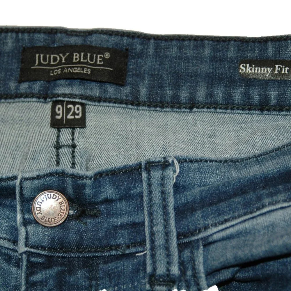 Judy Blue Jeans 9/29 Skinny Fit Capri Los Angeles Distressed Ripped and Tattered